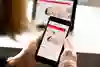 Telefon med webbsidan 1177.se som visar en bild på ett barn
